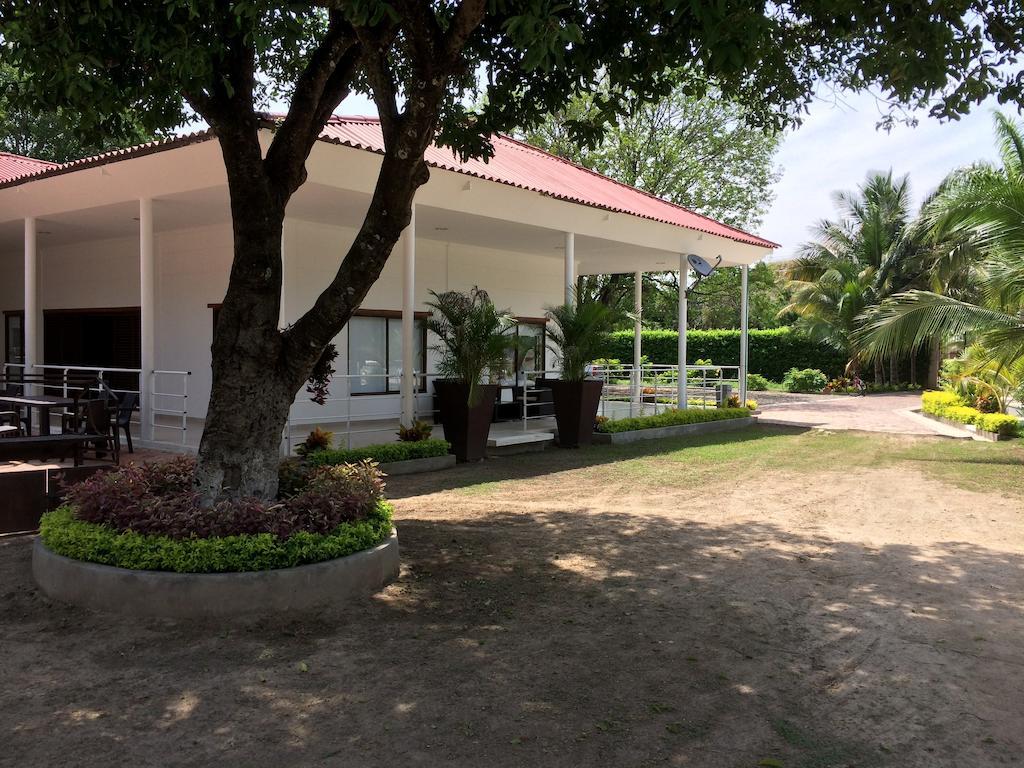 Arizona Ranch Hotel Хирардот Экстерьер фото